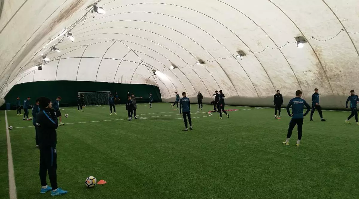 Viitorul face antrenamente în balon din cauza vremii nefavorabile. Ianis Hagi: ”În play-off mergem să ne batem!” / GALERIE FOTO&VIDEO