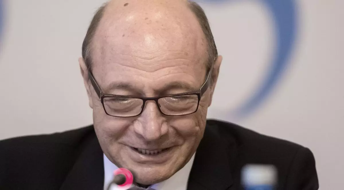 Traian Băsescu spune că Firea ”a vrut să fure ceva din gloria Simonei Halep”