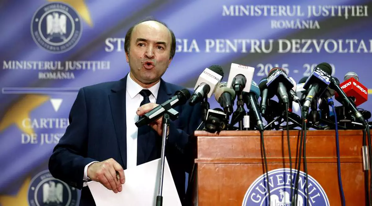 Tudorel Toader propune revocarea din funcție a procurorului general Augustin Lazăr. „Activitatea managerială a domnului Augustin Lazăr contravine prevederilor constituționale”