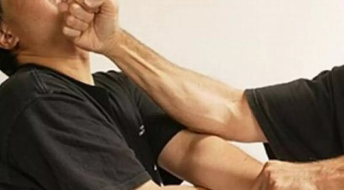 Un tânăr a fost înjunghiat într-o discotecă din Vaslui! Nici agresorul nu se simte prea bine după ce s-a "întâlnit" cu prietenii victimei