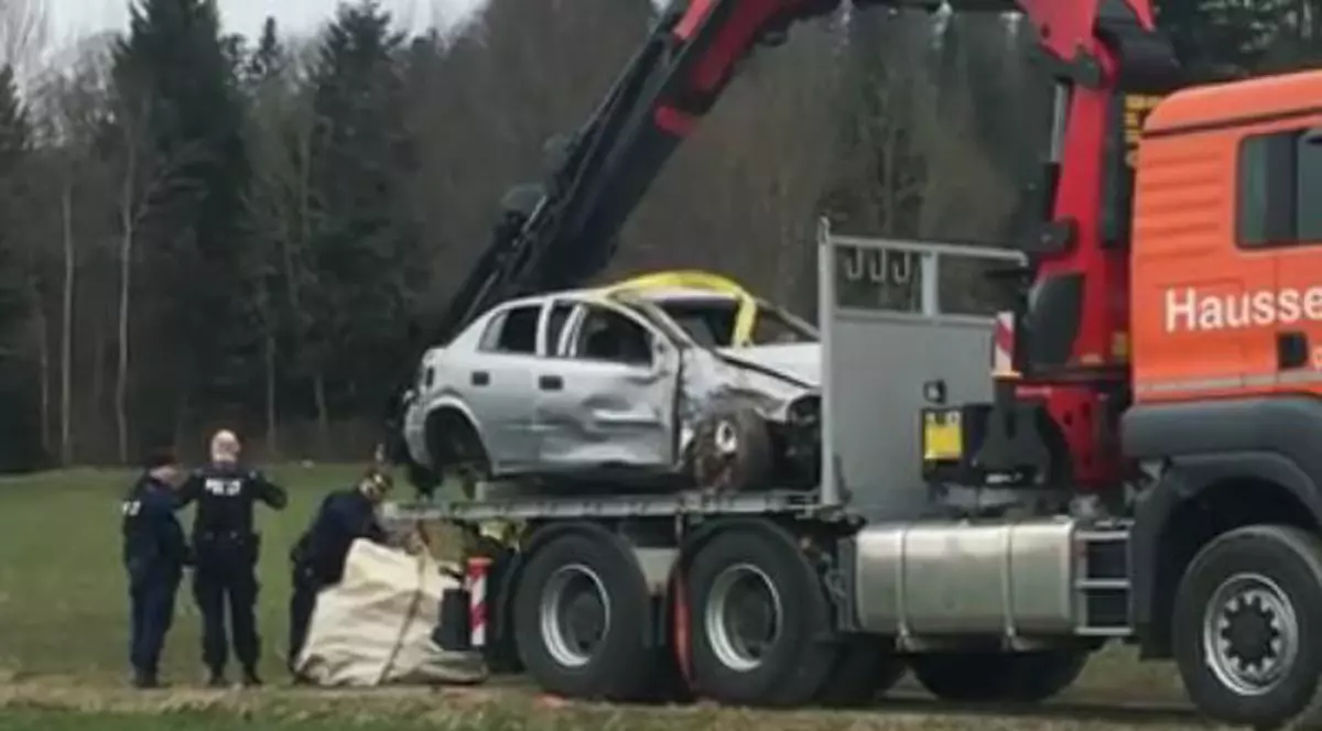 Un adolescent român din Elveția a furat o mașină