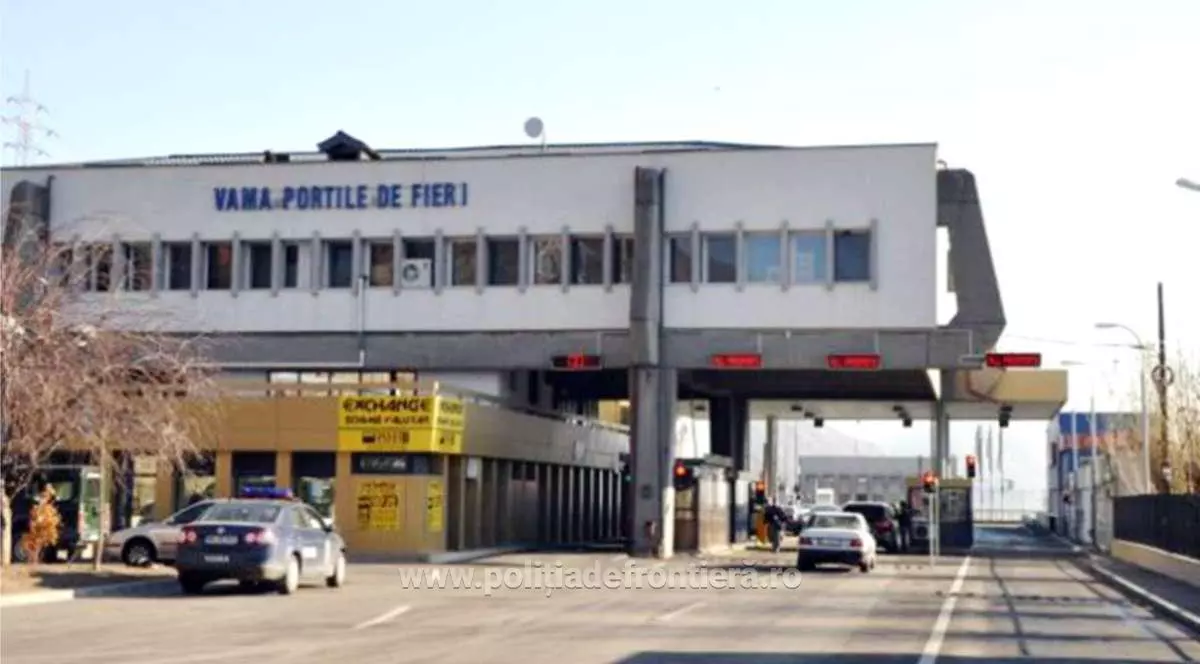 Un albanez i-a dat 80 de euro unui polițist de frontieră. Punctul de trecere a frontierei porțile de fier I