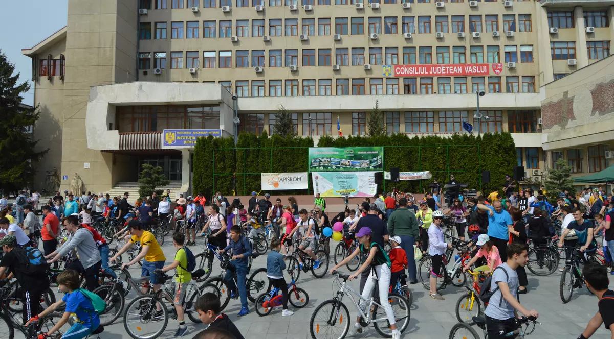 Sute de bicicliști au luat parte la cel mai mare eveniment de ciclism din Vaslui  - FOTO