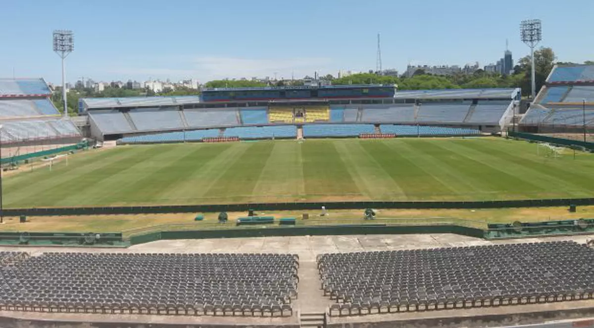 Naționala Uruguayului duce la Campionatul Mondial de fotbal Rusia 2018 bucăți din gazonul stadionului Centenario. Libertatea a fost pe arena mitică din Montevideo