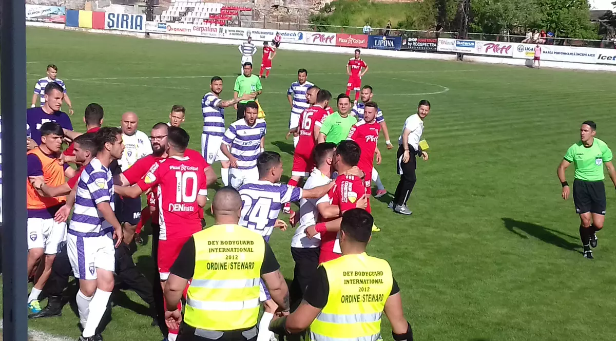 Liga 2 2018, etapa a 31-a. Chindia, blocată! Derby-ul UTA Arad - ASU Poli Timișoara, abandonat! Oaspeții, care au ratat un penalty, au ieșit de pe teren! Toate detaliile / FOTO&VIDEO