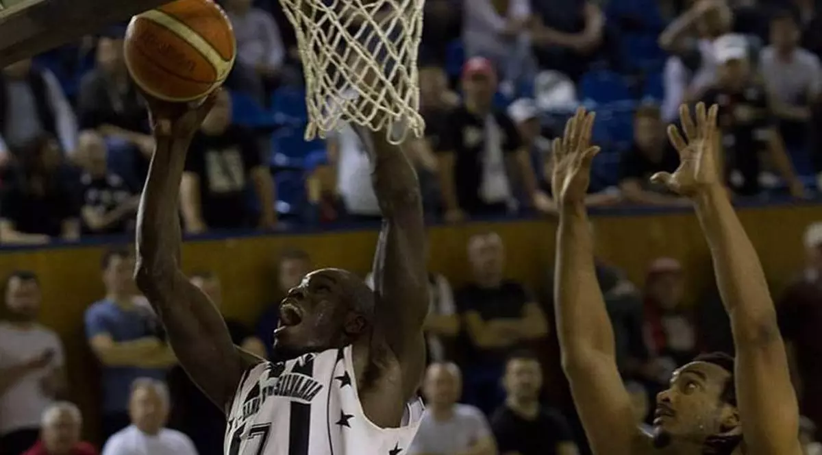 Liga Națională de baschet masculin, Top 6, etapa a 28-a. Steaua a învins la Cluj-Napoca. Dinamo și Iașiul au luat bătăi astronimice