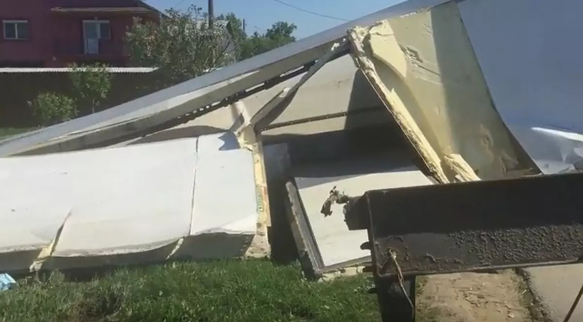 Un tren cu 400 de pasageri a lovit un TIR, între Timișoara și București