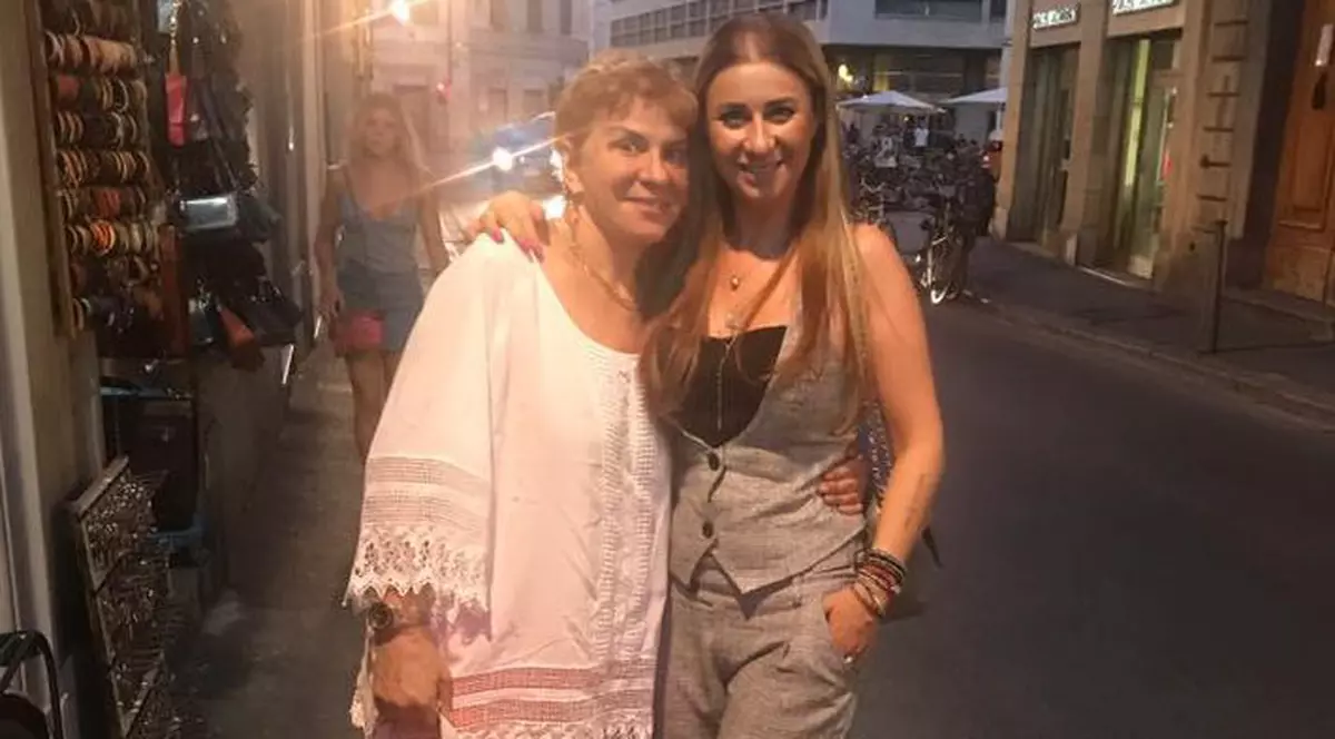 Cadoul fabulos primit de Anamaria prodan de la Ionela Prodan după Revoluție. "Mi-a cumpărat mama mașina lui Miss Ellie din Dallas"