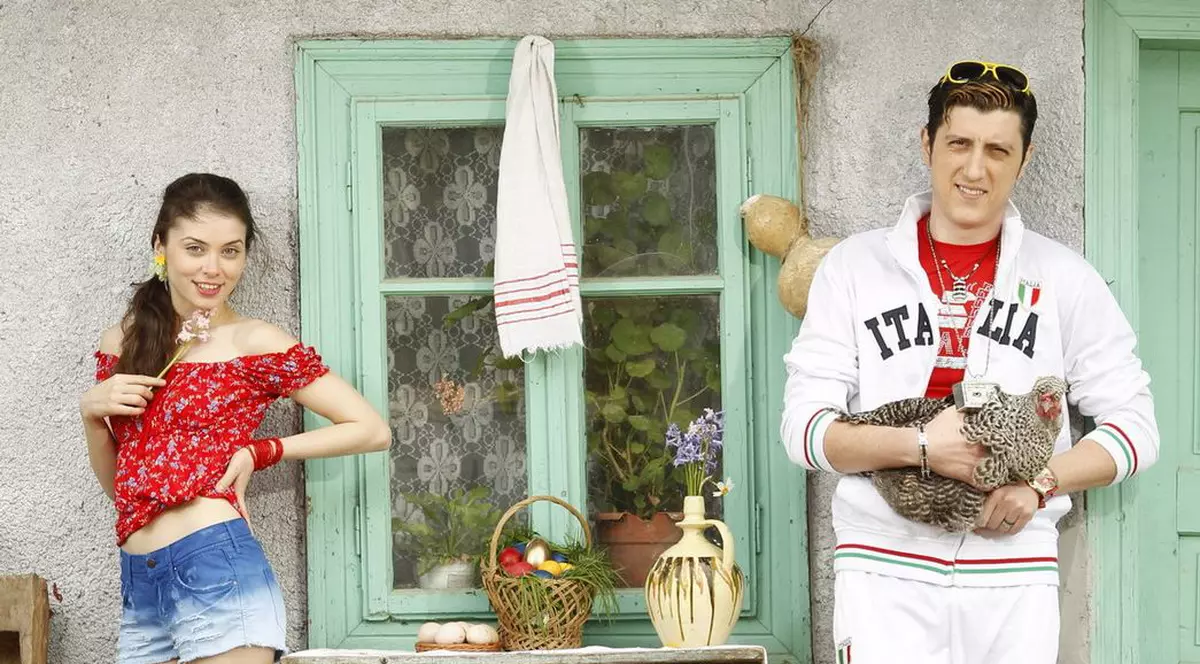 FOTO EXCLUSIV/ Giani din Las Fierbinți are lanțuri de brand din Anglia. „Magazinele noastre nu au acoperit necesarul lui de bijuterii”