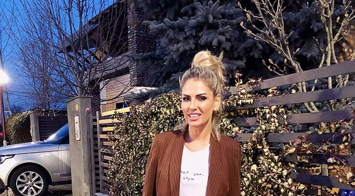 Andreea Bănică, detalii după ce și-a scos alunița. "Mi-au spus că acest semn va continua să crească"