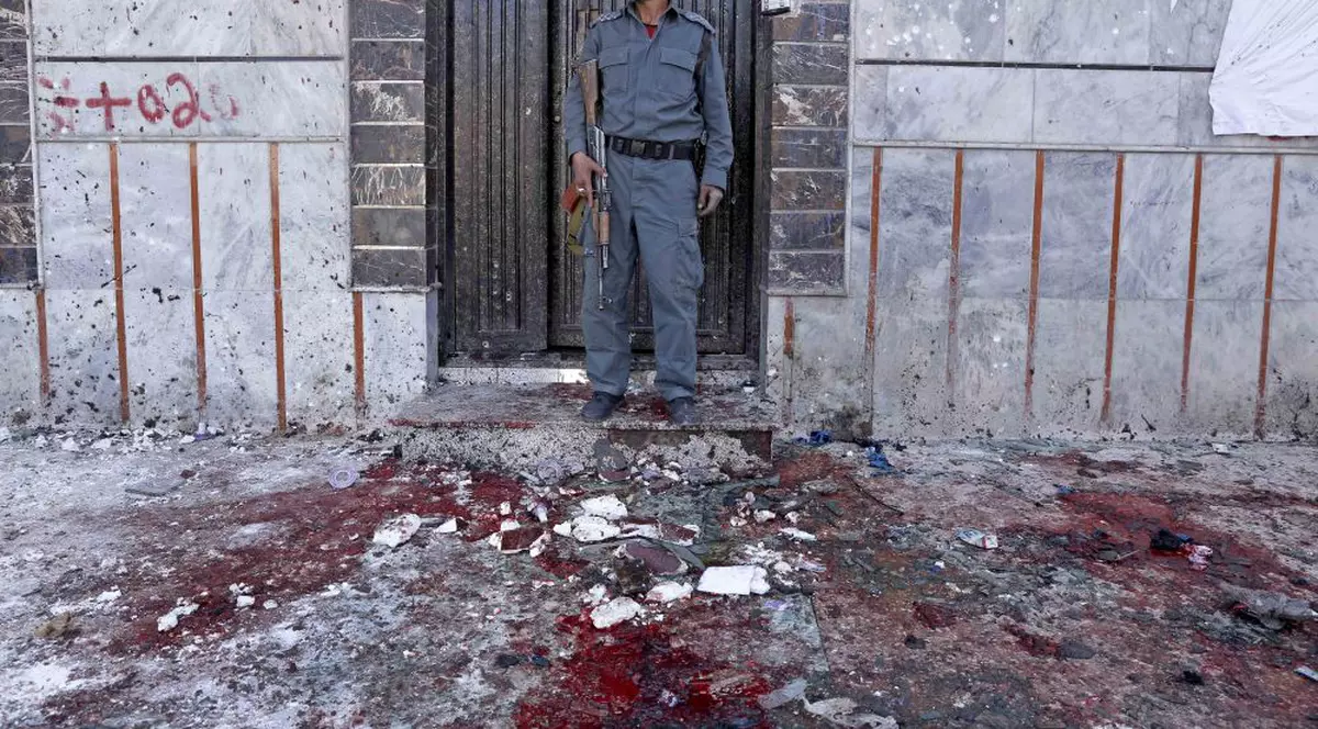 Atentat sinucigas într-un centru electoral din Kabul, Afganistan (FOTO: EPA)