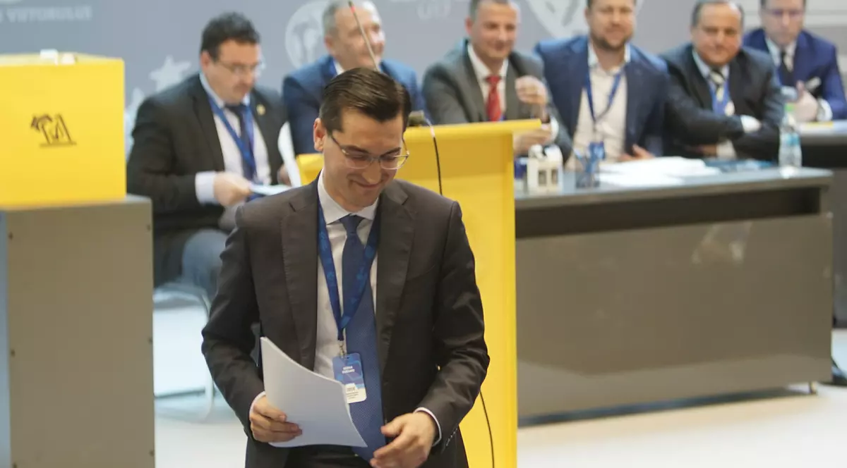 Prima reacție a lui Răzvan Burleanu după stenogramele ședinței de organizare a alegerilor FRF 2018: ”Remarc o oarecare invidie”