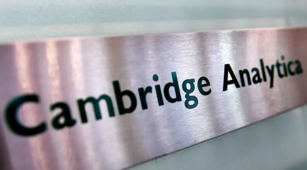 Compania Cambridge Analytica se închide