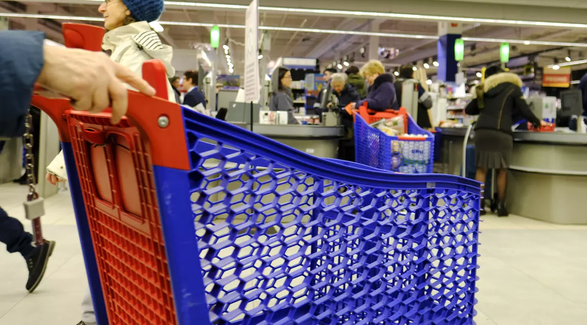 Program mall-uri și supermarketuri de Revelion 2019. Imagine din interiorul unui magazin Carrefour