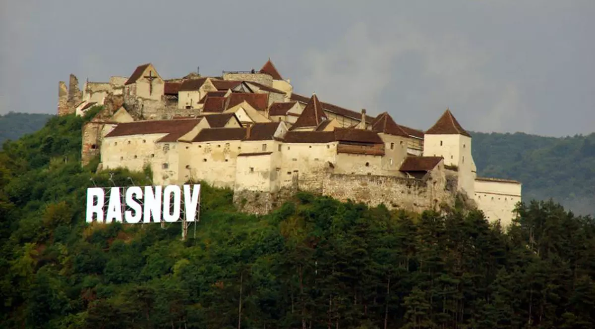 Locuri din România care pot fi vizitate de 1 mai, în afară de litoral. Cetatea Râșnov