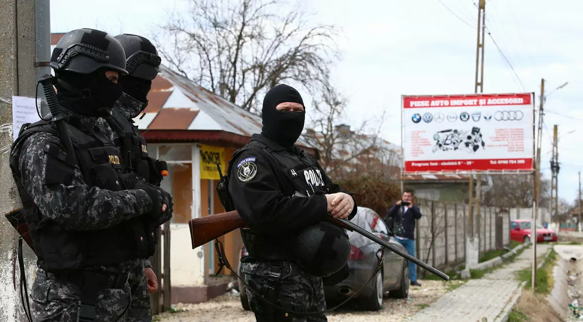 Împușcături la Clejani între două familii de romi. Două persoane au fost transportate la spital. ”Au tras cu pușca în noi” VIDEO