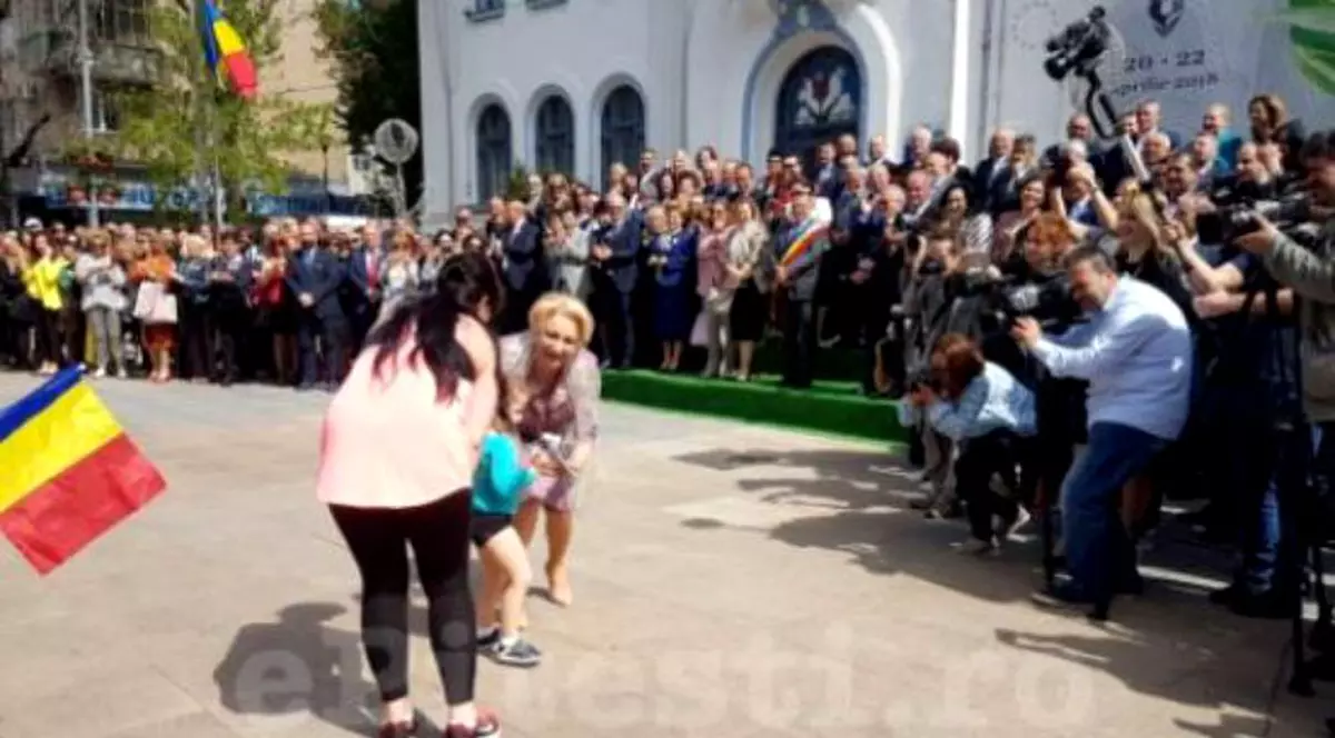 copii, manifestari publice, parade
