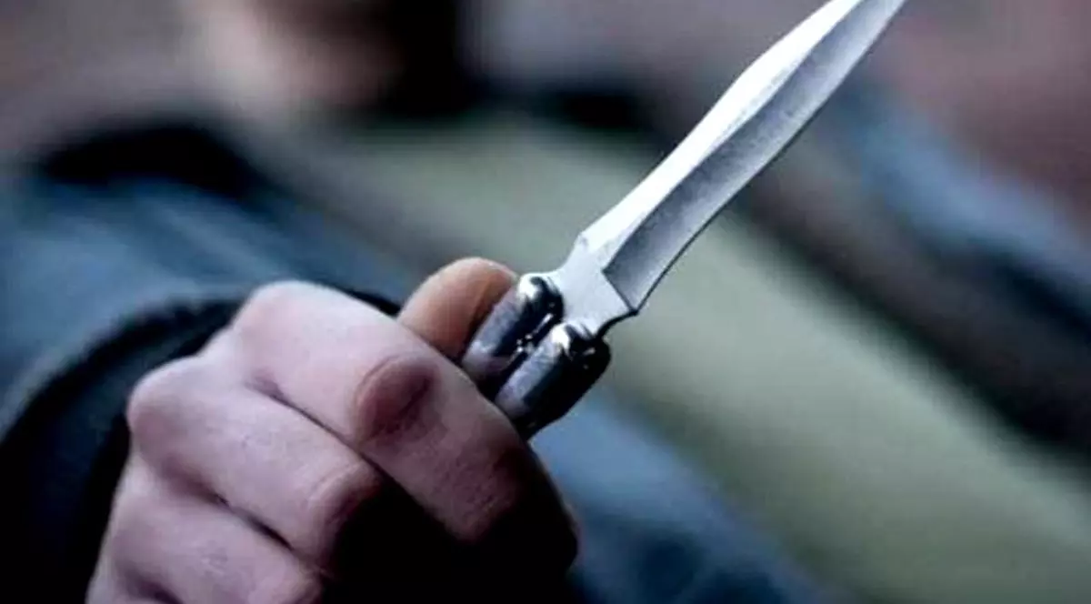 Un tată și-a înjunghiat propriul fiu în plină stradă! Agresorul a fost reținut și și-a recunoscut vina