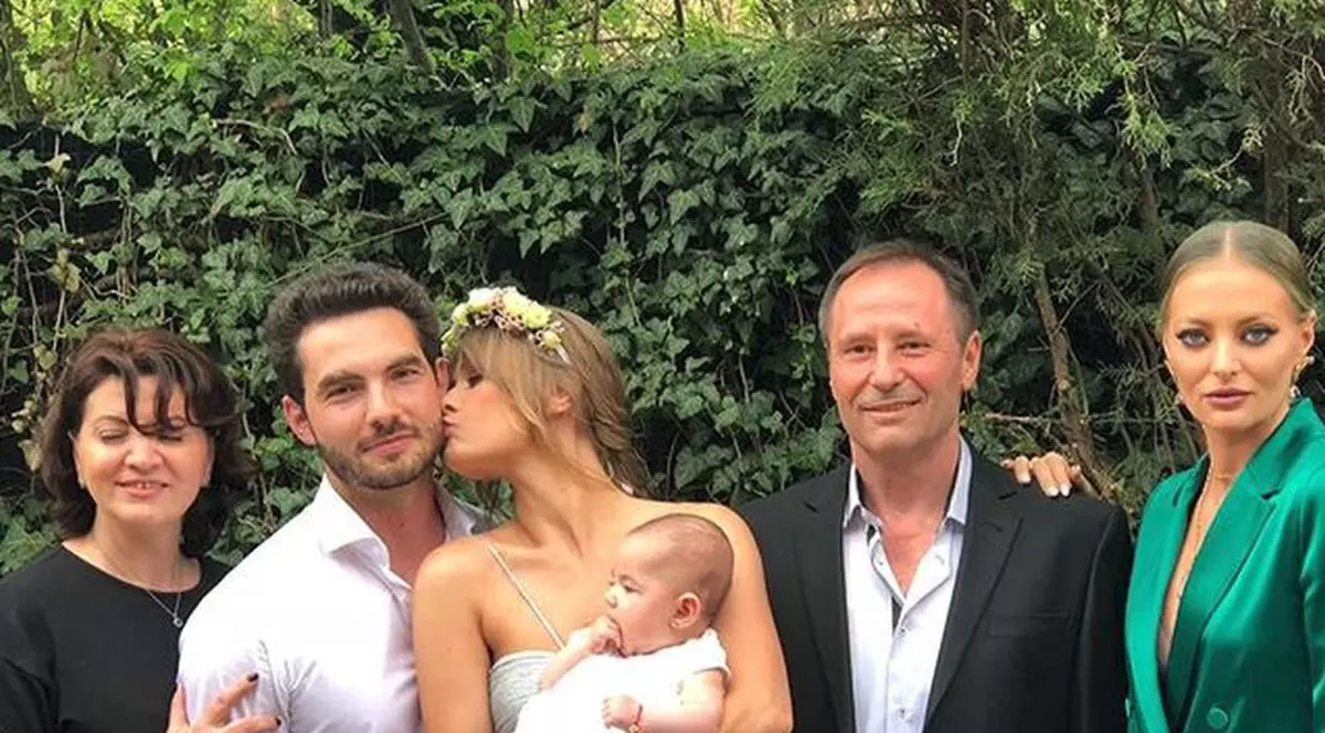 Delia alături de familia ei