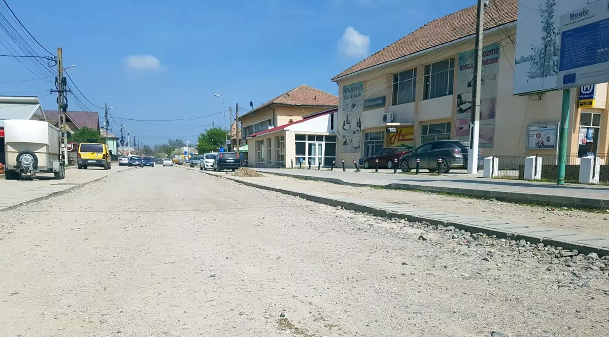 Primarul din Dăbuleni vrea autobuze electrice și stații pe străzile încă neasfaltate ale orașului