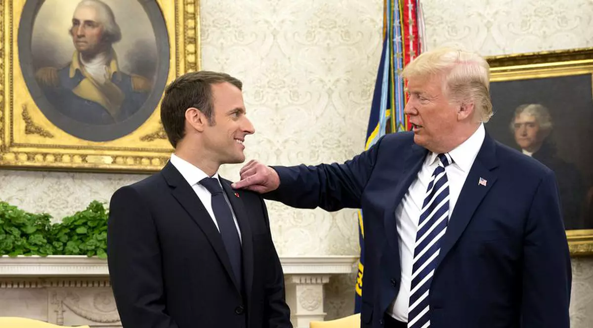 trump i-a cerut lui macron sa scoata franta din ue