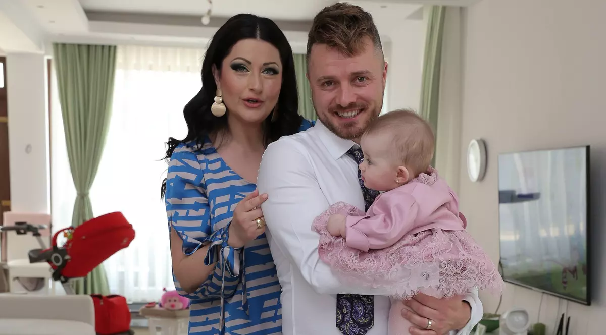 Gabriela Cristea își lasă fetița în grija soțului