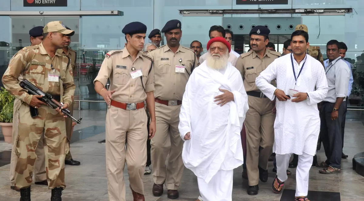 Un guru indian cu milioane de adepți, condamnat la închisoare pe viață