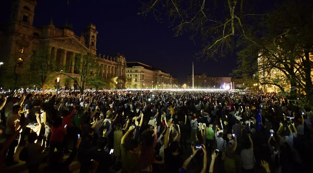 Proteste de amploare în Ungaria, la o săptămână de la victoria lui Viktor Orban la alegeri - FOTO