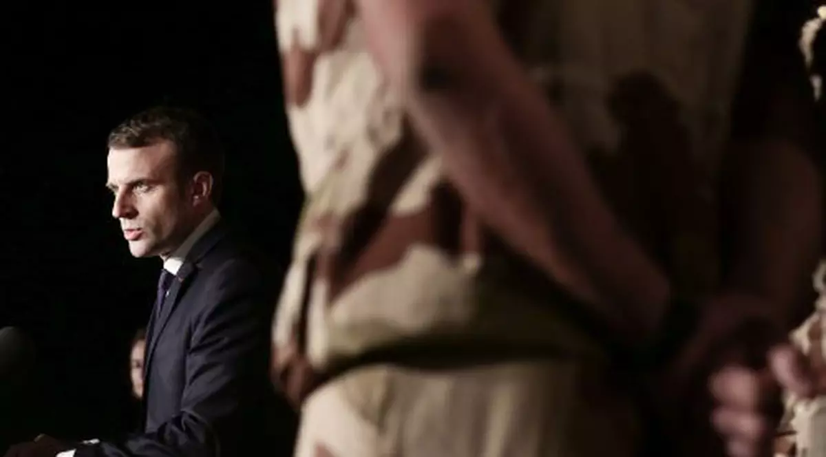 Emmanuel Macron propune serviciu militar obligatoriu pentru o luna (hepta)