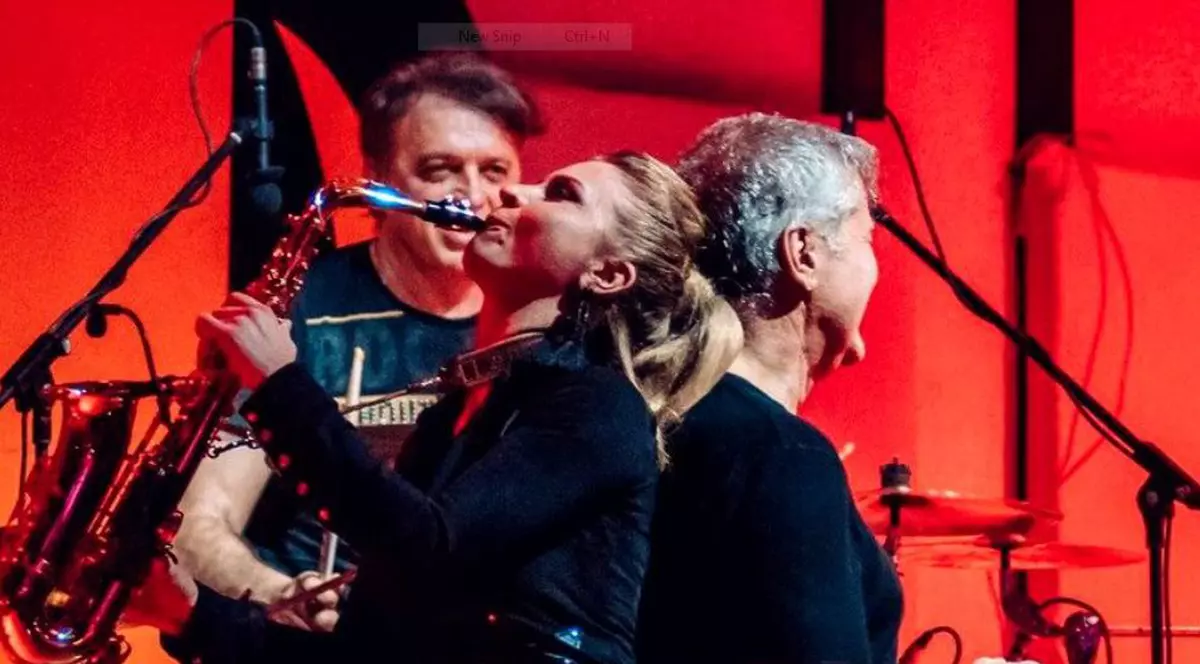 Holograf și-a ”tras”o femeie în trupă. ”Lady and the Sax” e o basarabeancă absolventă de Conservator