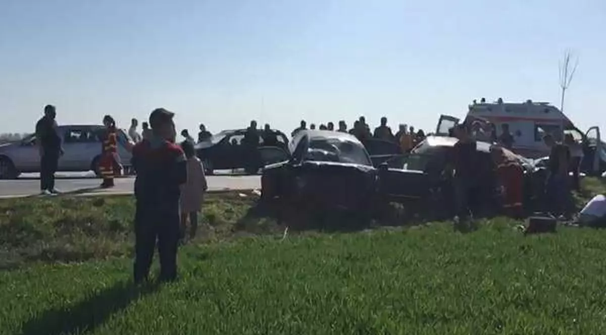 Accident în lanț la Galați. 2 oameni au murit și alți 7 au fost grav răniți