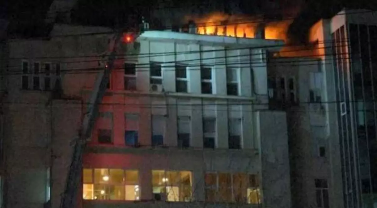 La Institutul de Boli Cardiovasculare din Iași nu se operează. Clădirea Institutului de Boli Cardiovasculare din Iași, în flăcări