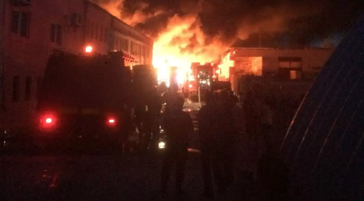 Incendiu la o fabrică de mase plastice din Hunedoara