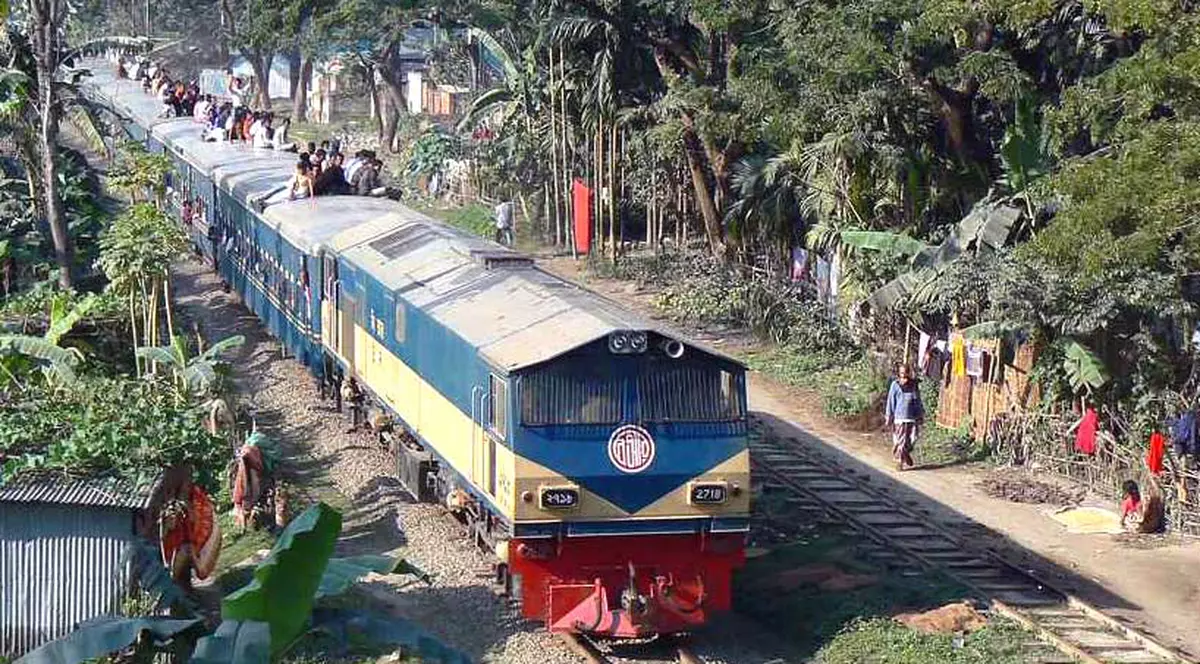 Carnagiu în India. Peste 50 de morți și mai mult de 200 de răniți după ce un tren a intrat în plin în mulțime