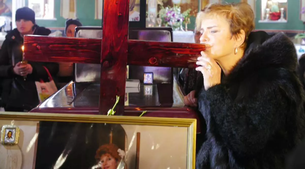 Gestul făcut de Ionela Prodan la căpătâiul Ilenei Ciuculete, în urmă cu un an