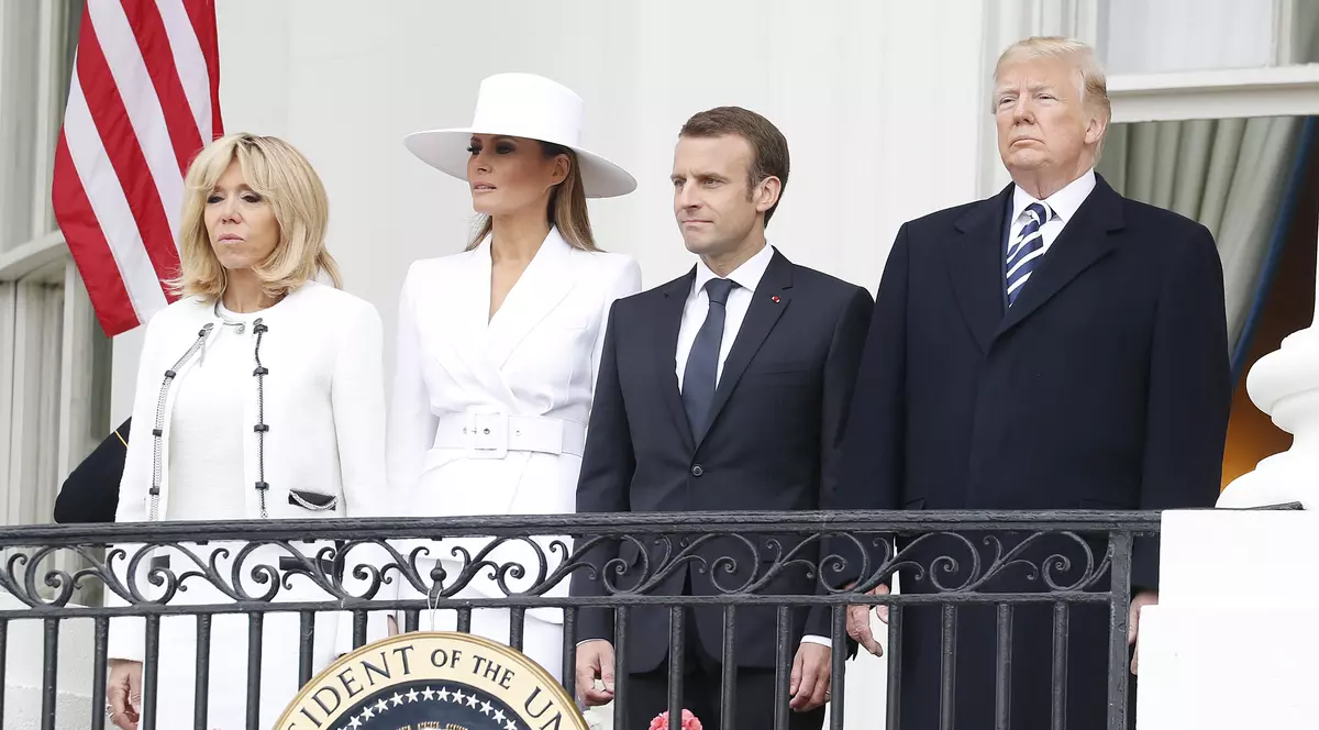 Emmanuel și Brigitte Macron au fost primiți oficial la Casa Albă