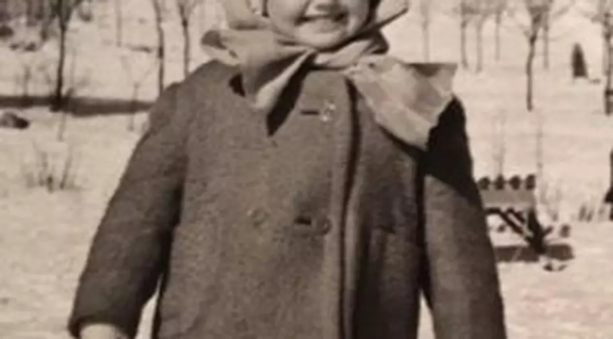 FOTO | O recunoști? Așa arăta în copilărie una dintre cele mai cunoscute vedete din România