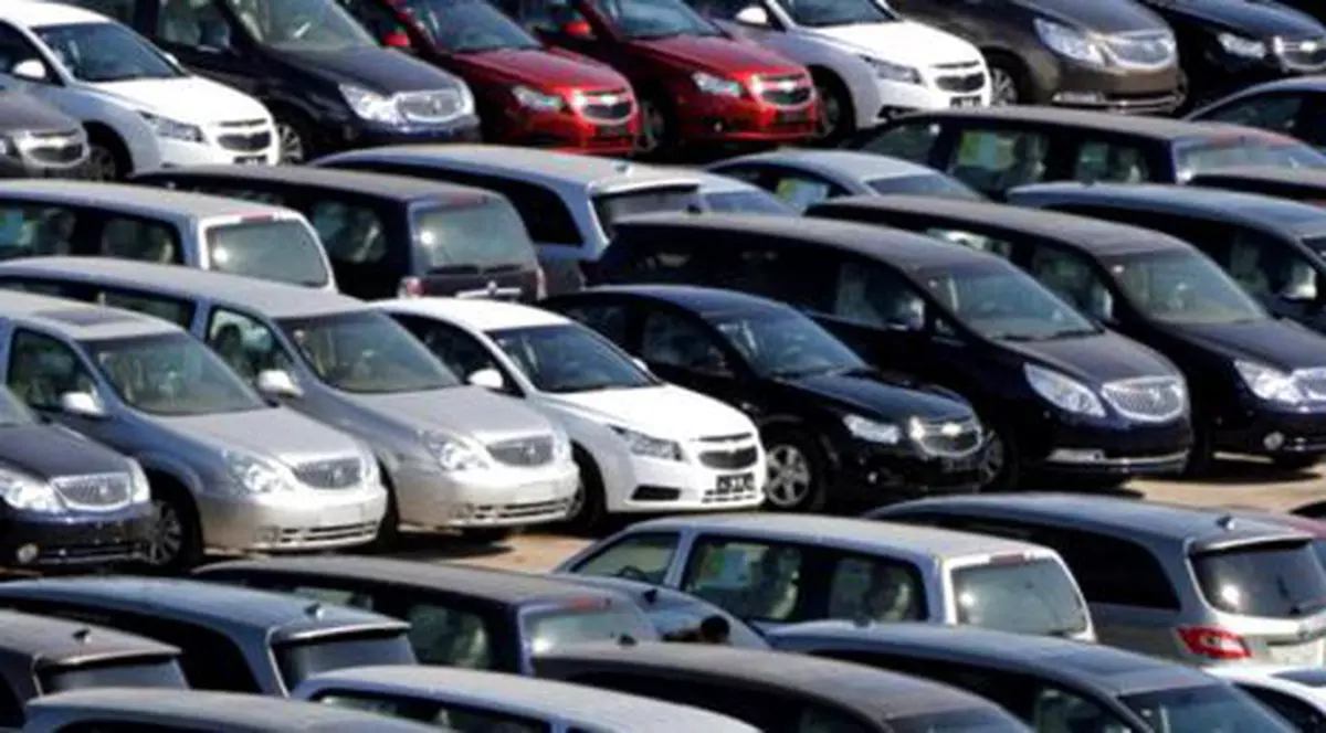 Șoferii care cumpără maşini la mâna a doua şi nu anunţă tranzacţiile riscă amenzi, din 20 mai