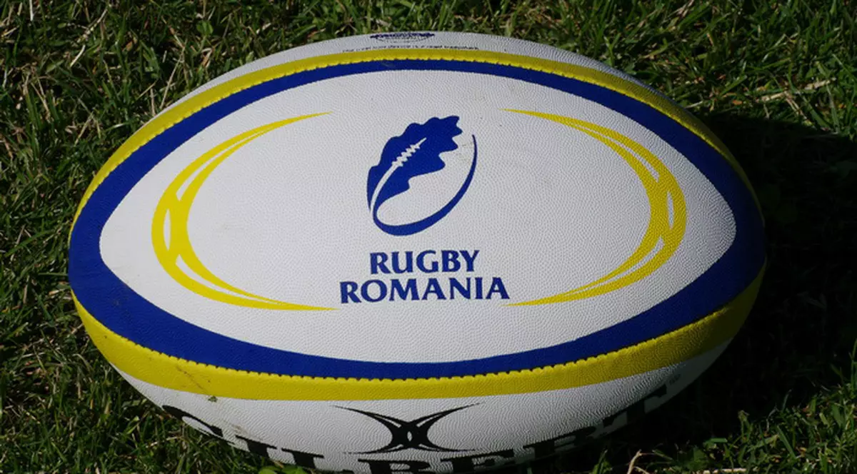 România vrea să câștige Campionatul European de rugby Under 20: minge de rugby.