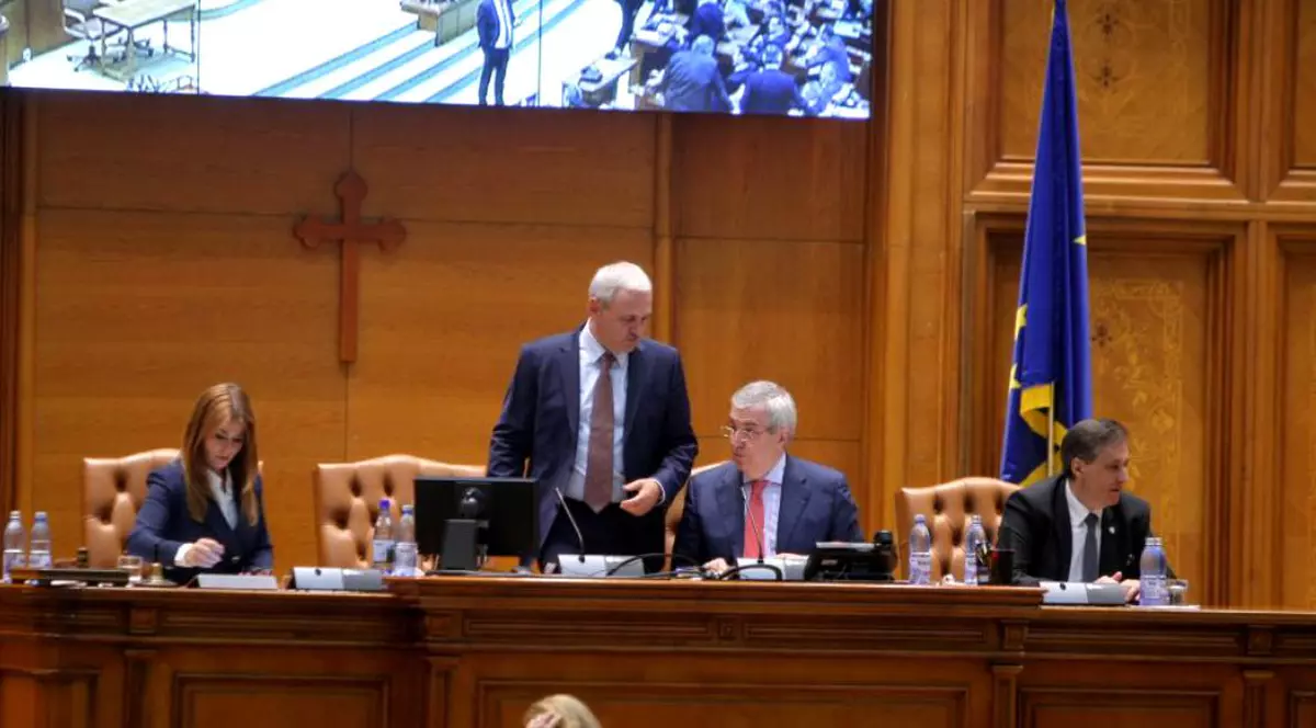 Liviu Dragnea, Calin Popescu Tariceanu, plen, tribuna Parlamentului, vot in Parlament