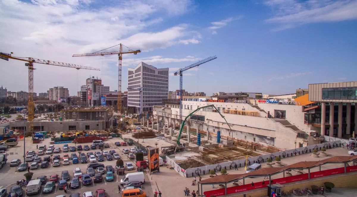 Un tânăr din Timișoara acuză că a fost bătut și pus să facă genuflexiuni pentru că a făcut poze pe un șantier