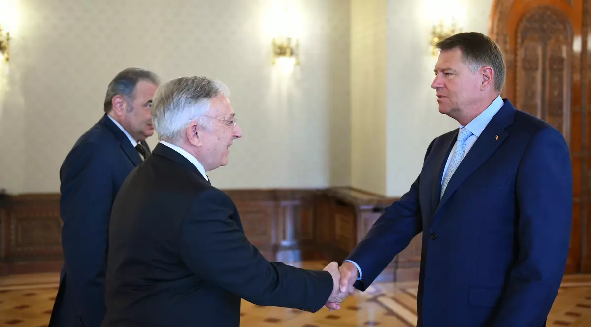 Klaus Iohannis, Mugur Isarescu, Palatul Cotroceni