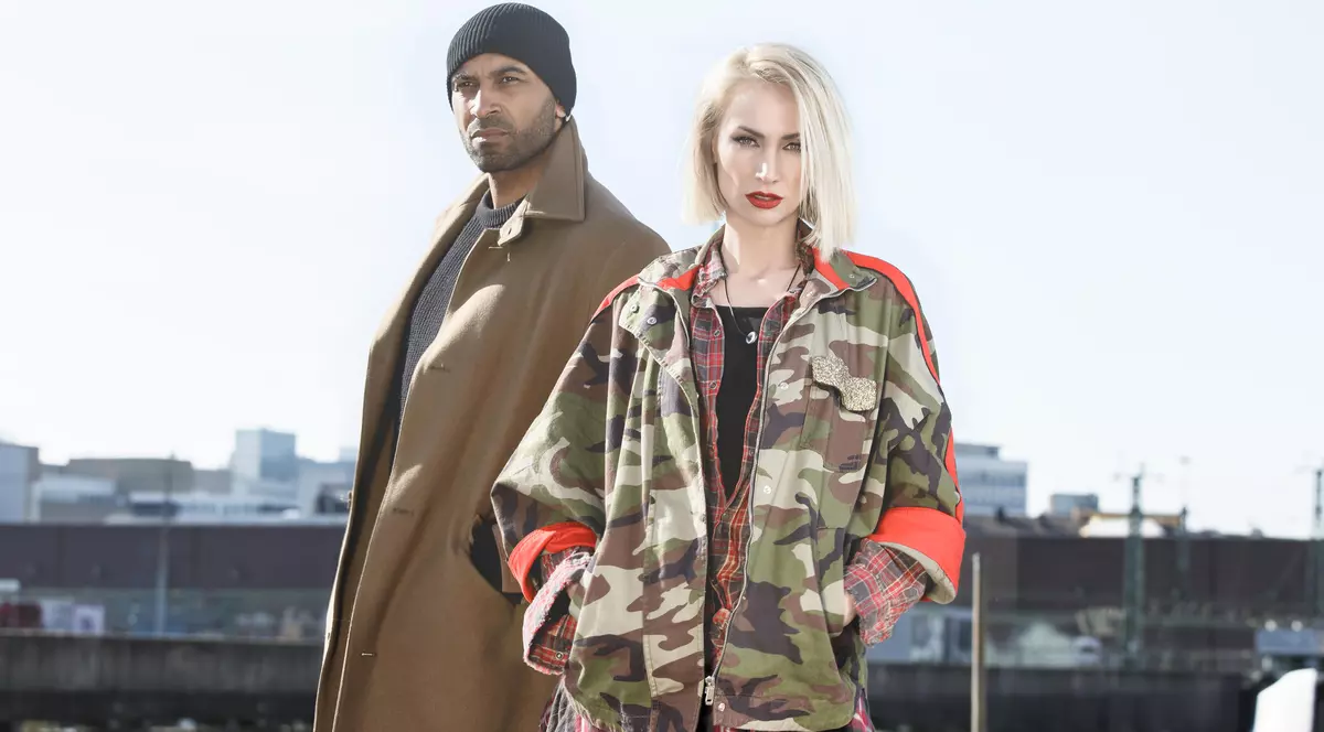 EXCLUSIV/ O artistă de la noi l-a cucerit pe primarul Dusseldorf-ului. „Dumnealui sorbea dintr-un pahar cu șampanie, începe să zâmbească și-mi spune…”