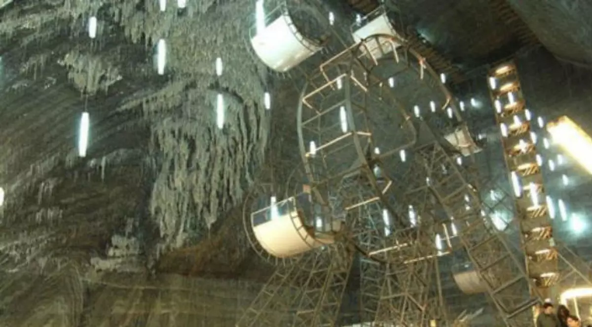Turiști rămași blocați în Salina Turda