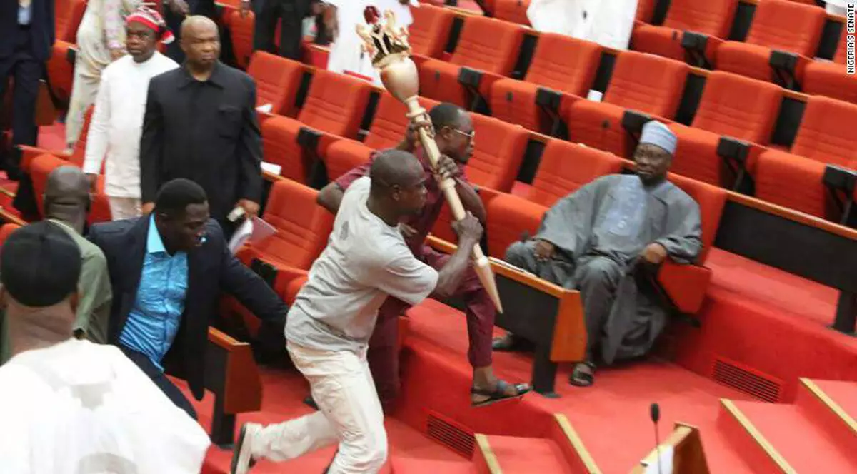 Senatul Nigeriei nu se mai poate întruni pentru că s-a furat bastonul de ceremonii