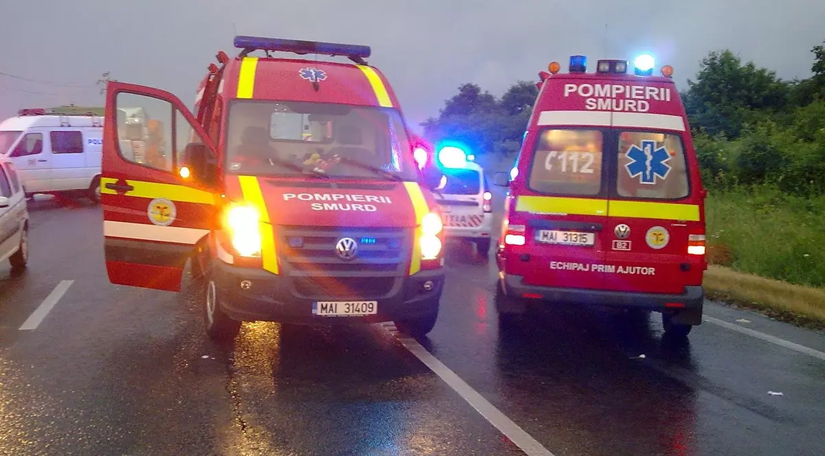 Două femei au decedat după ce mașina condusă de una dintre ele a intrat într-un copac