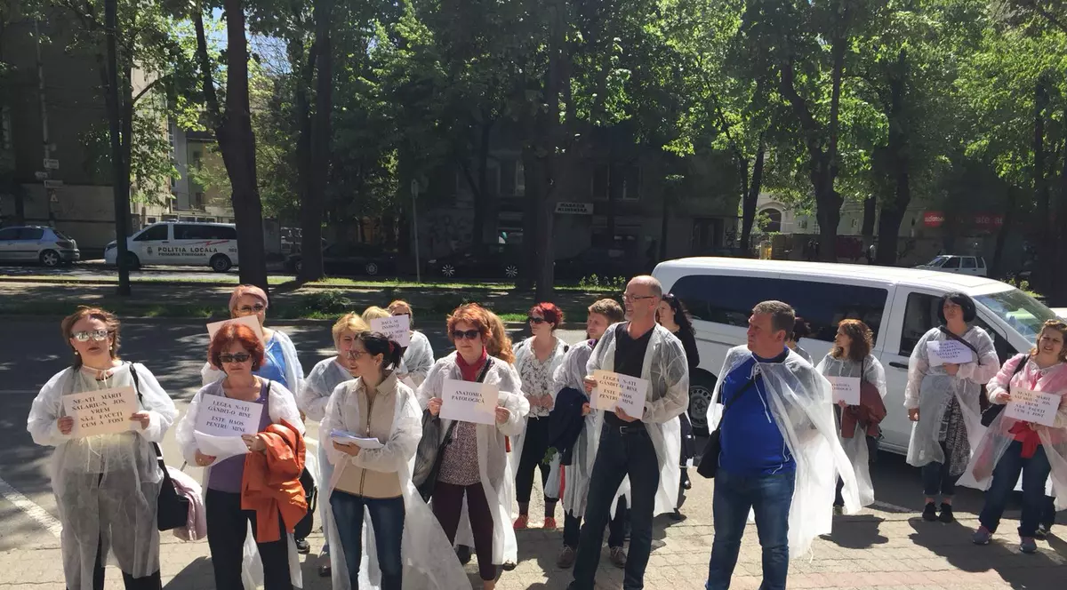 Protest al legiștilor și la Timișoara față de reducerea veniturilor