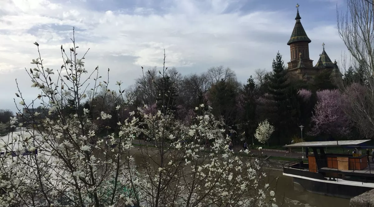 Specialiştii Administraţiei Naţionale de Meteorologie au găsit răspunsul la întrebarea pe care foarte mulţi români şi-au pus-o în ultima vreme şi explică de ce resimţim o temperatură mai scăzută în această perioadă, deşi modificările climatice nu sunt semnificative.