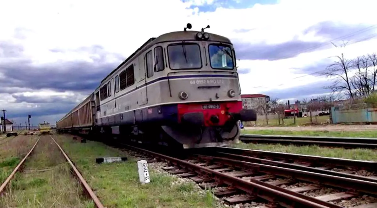 Femeie lovită de tren la Pasajul Andronache, de la ieşirea din Bucureşti! Bucureşteanca ce avea 75 de ani a murit pe loc, fiind strivită de locomotivă-tren de marfă pe calea ferată