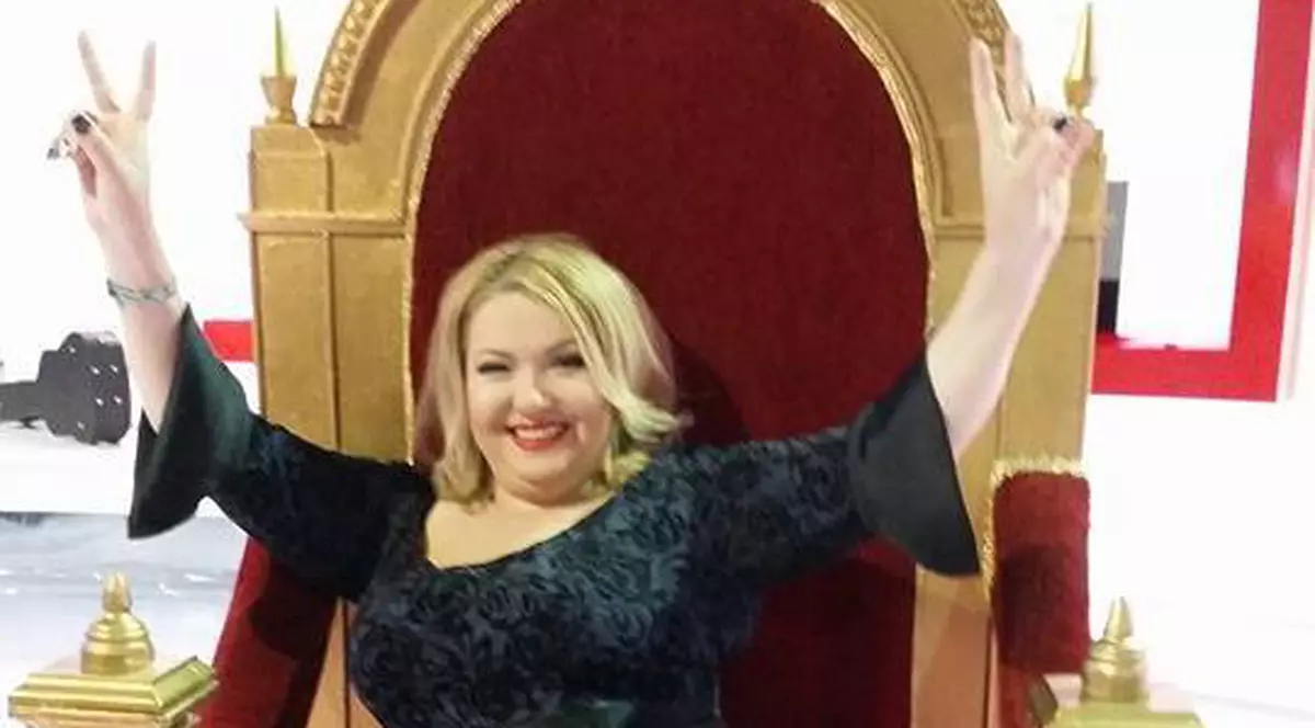 EXCLUSIV/ S-a reinventat dupa o carieră de 25 de ani! Viorica de la Clejani a dat-o pe operă